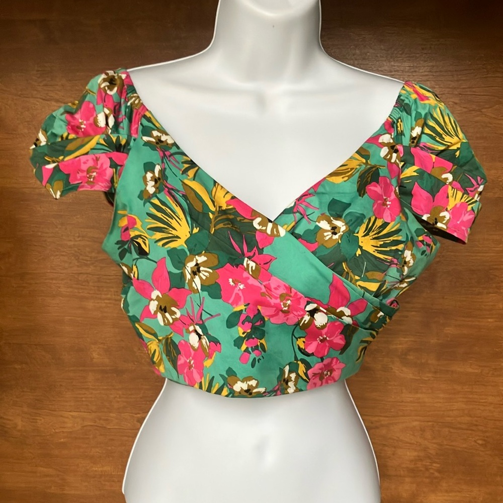 Express x Rocky Barns Sz XS Floral Crop Top